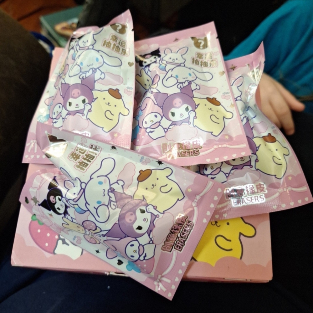 HELLO KITTY CREATIVE ERASERS BLIND BAGS (4 BAGS)